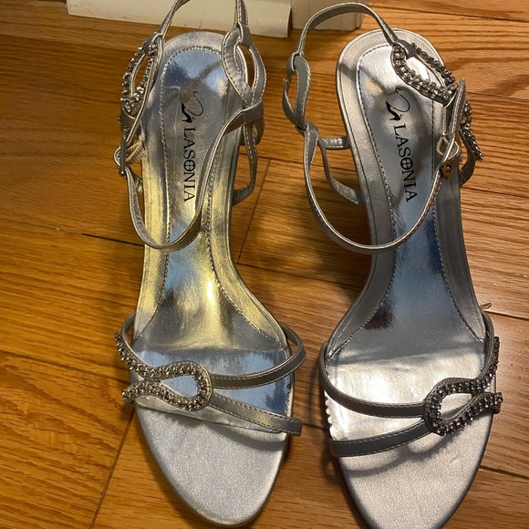 Gorgeous Silver Heels - Picture 2 of 3